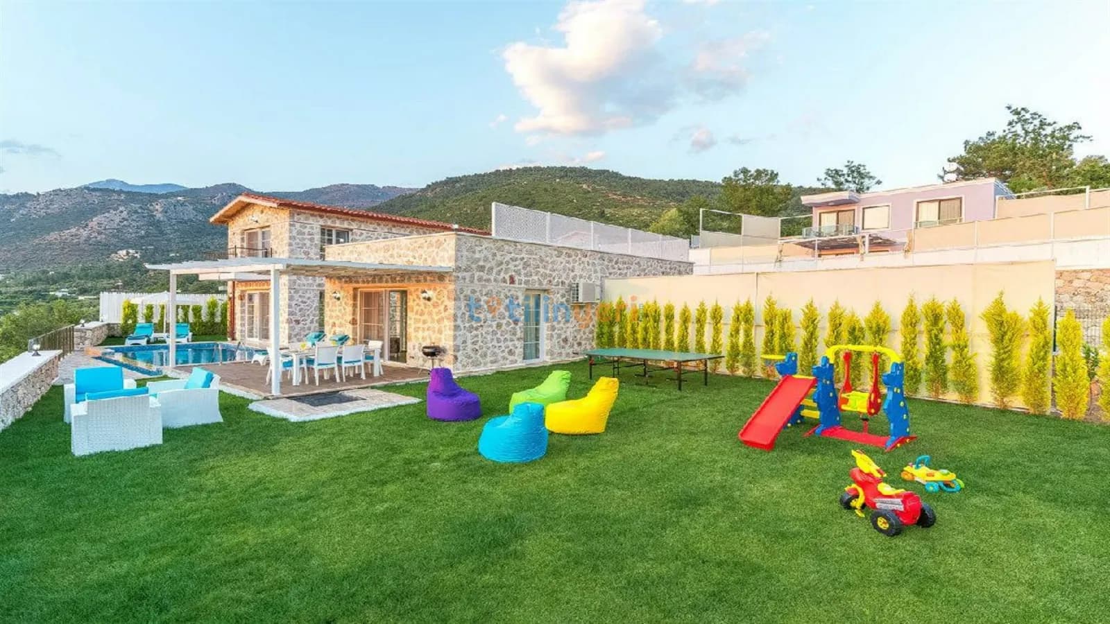 Villa Emr 1