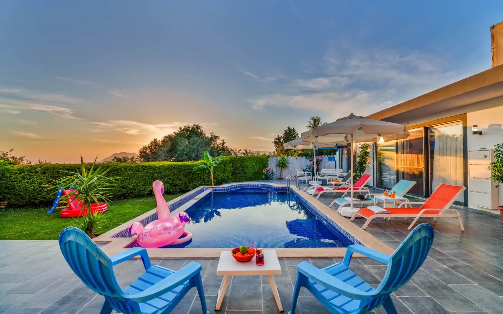 Villa Garden Blue