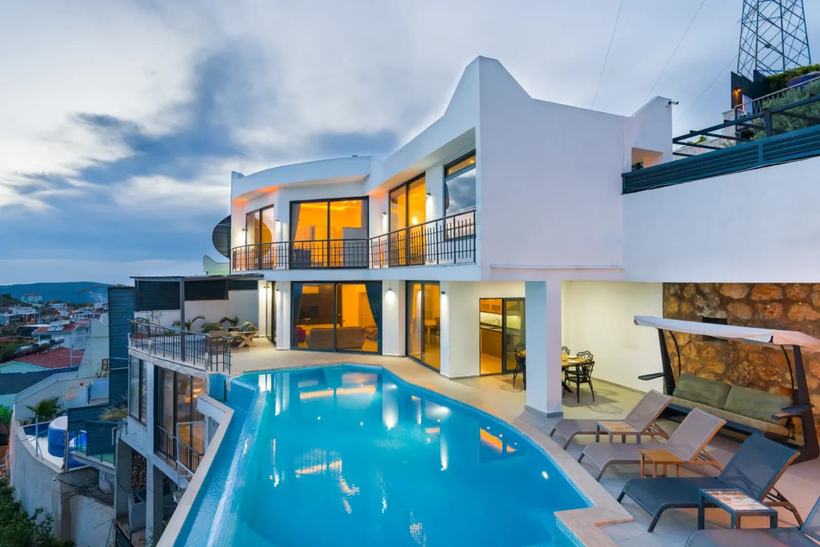 Villa Rami Lives