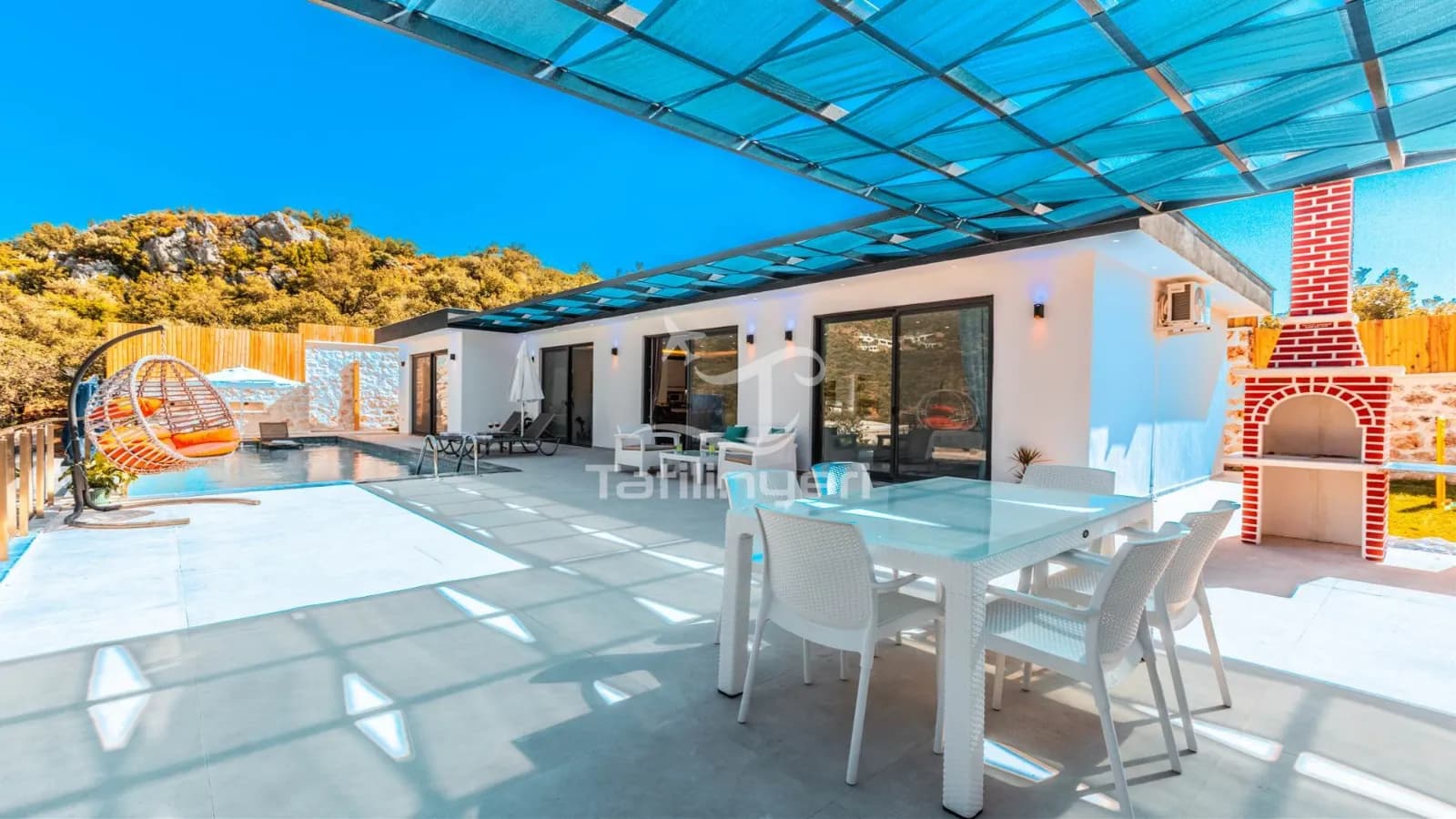 Villa Rosebush