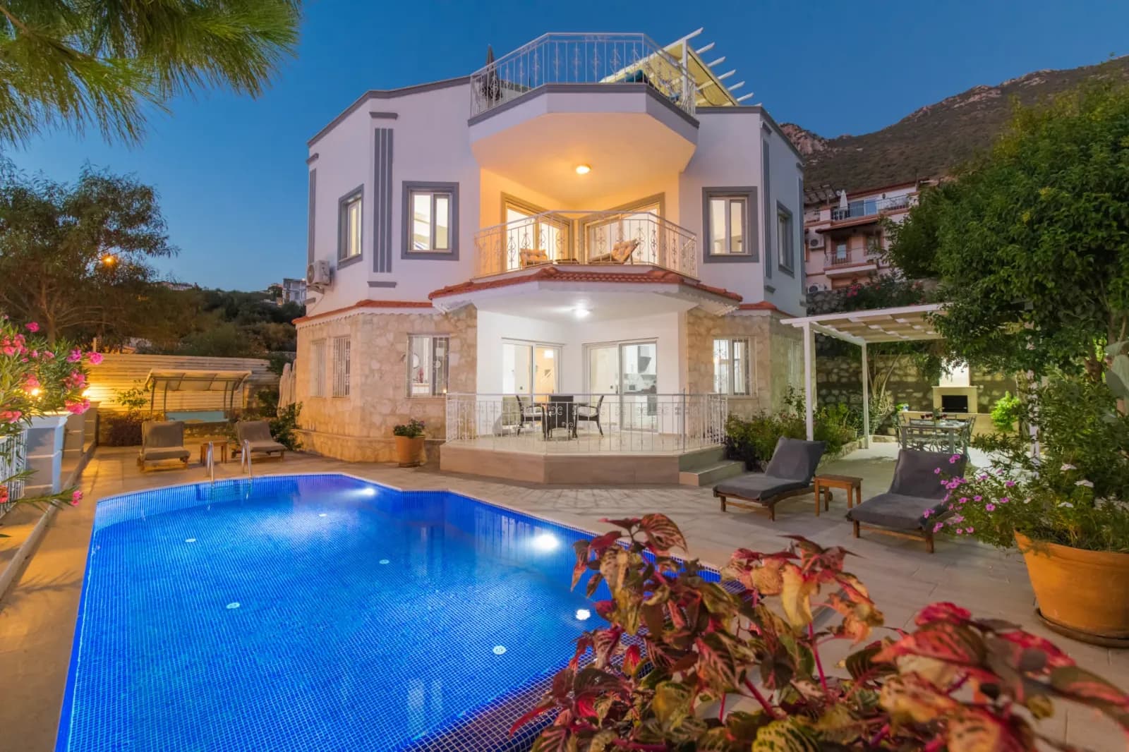 Villa Thunder